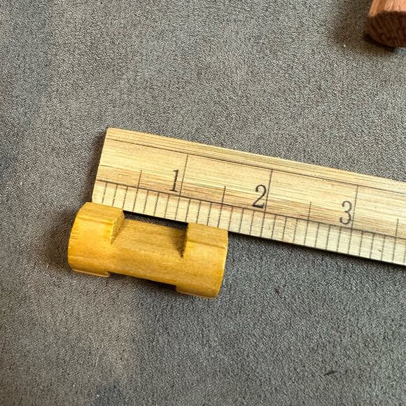 Lincoln Logs Lot of 66 Pieces 1 Single Notch Vintage Golden Blonde Wood Brown - Picture 3 of 3